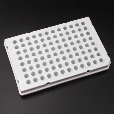 le plat d'ACP de puits des consommables 96 de laboratoire avec le film USP de cachetage a approuvé matériel de pp stérilisé